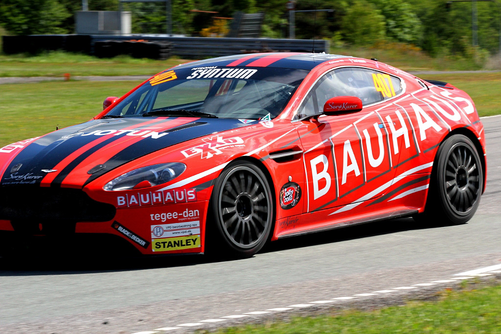 Aston Martin på toppen af Ring Djursland
(Foto: RacingPromotion.dk)